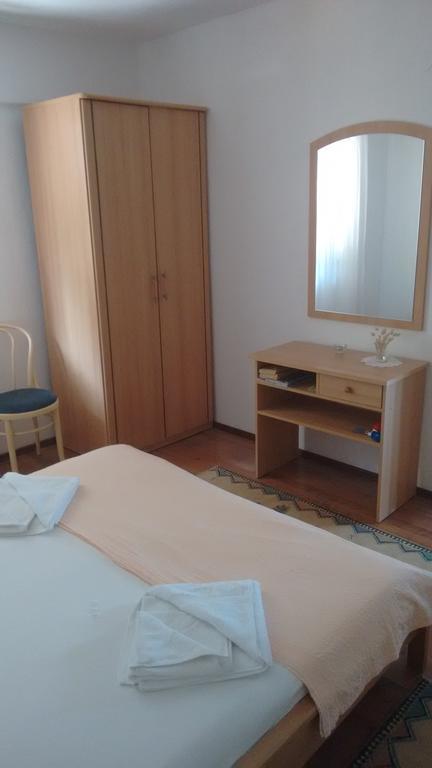 Apartments Vukas Lumbarda Chambre photo